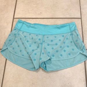 Size 6 lululemon shorts